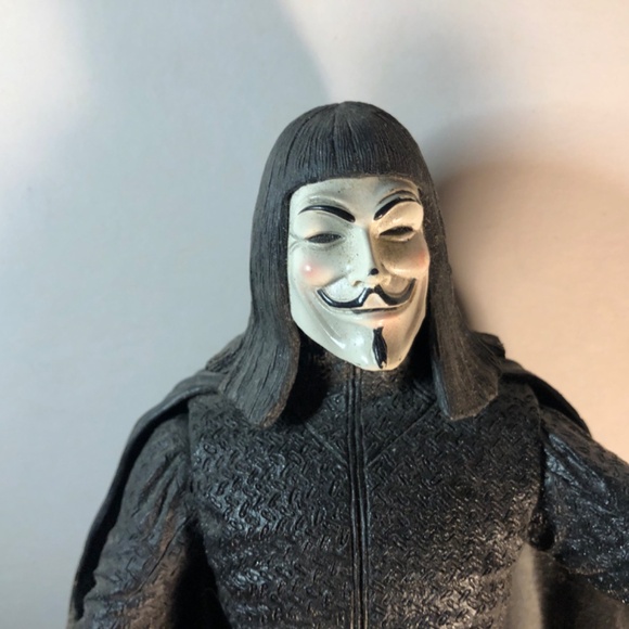 12” NECA V for Vendetta action figure (missing hands & daggers 🗡️ - Picture 3 of 12